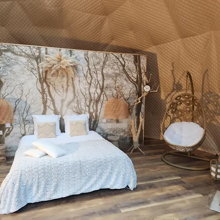 Деревянный коттедж Le Cocon D'amour 